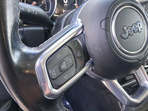 Used 2022 Jeep Wrangler Unlimited Sahara w/ Dual Top Group AWD/4WD image 25
