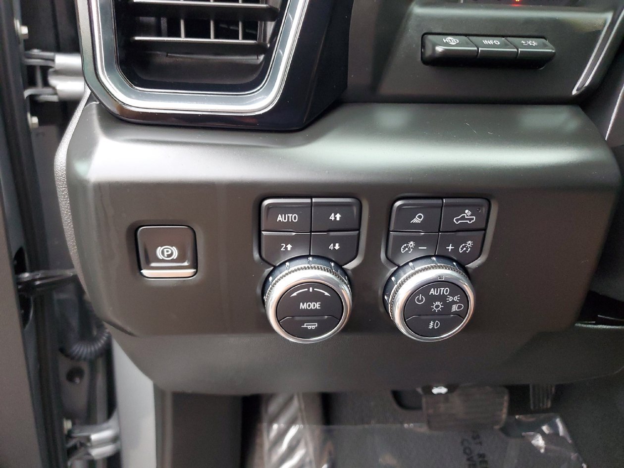 Used 2025 GMC Sierra 1500 Denali w/ Denali Reserve Package AWD/4WD image 30