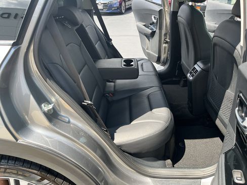 Used 2022 Kia Niro EX Premium FWD image 46