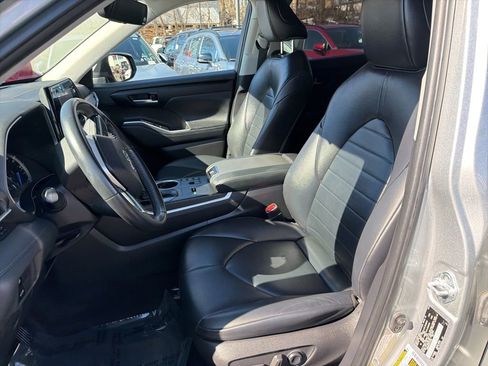 Used 2023 Toyota Highlander XLE image 26