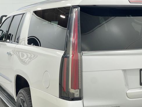 Used 2017 Cadillac Escalade ESV Luxury image 38