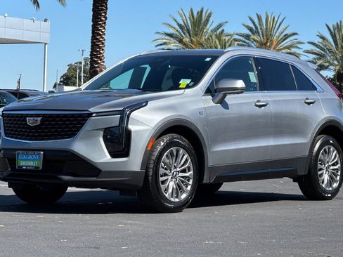 Used 2025 Cadillac XT4 Premium Luxury FWD image 7