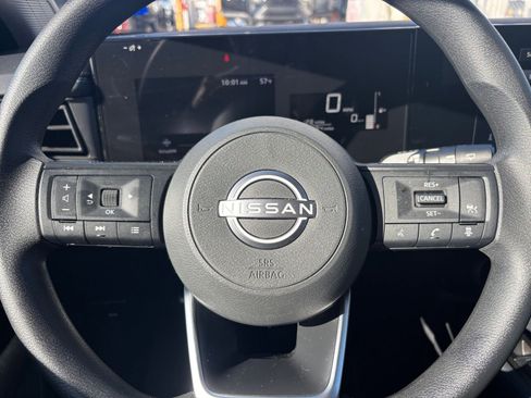 Used 2025 Nissan Kicks SV image 25