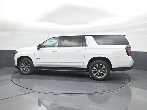 Used 2022 Chevrolet Suburban LT w/ Luxury Package RWD image 27