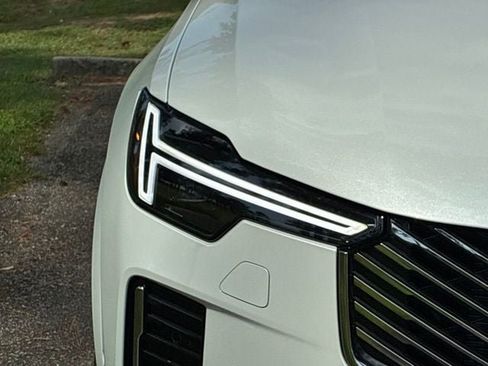 New 2026 Volvo XC90 T8 Plus w/ Protection Package Premier AWD/4WD image 9