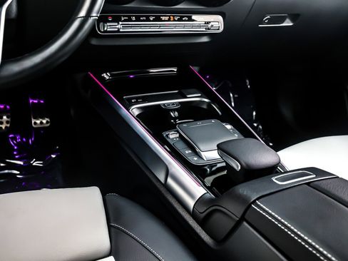 Used 2022 Mercedes-Benz GLB 250 4MATIC image 7