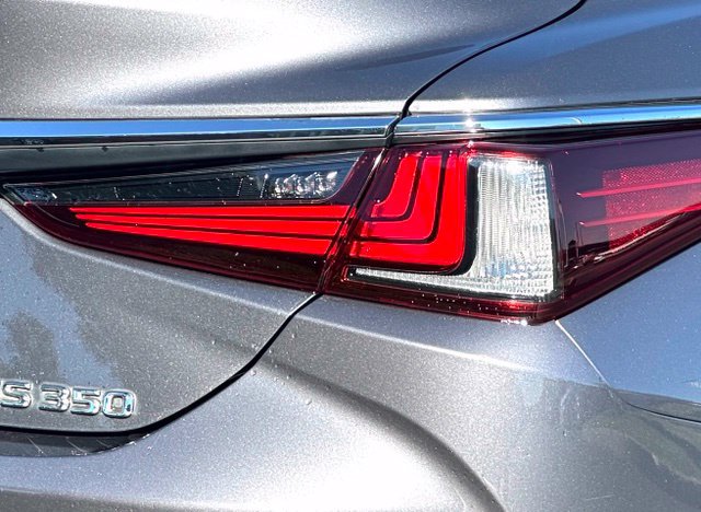 Used 2021 Lexus ES 350 Ultra Luxury w/ Accessory Package FWD image 12