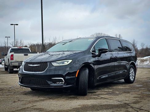 New 2026 Chrysler Pacifica Select image 7