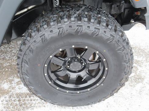 Used 2016 Jeep Wrangler Unlimited Rubicon w/ Connectivity Group image 11