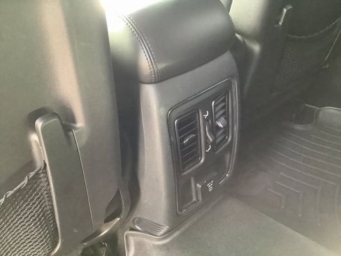 Used 2018 Jeep Grand Cherokee Altitude image 26