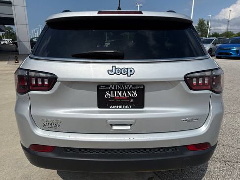 Used 2024 Jeep Compass Latitude AWD/4WD image 6
