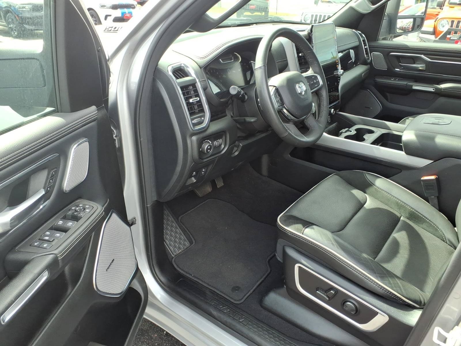 Used 2025 RAM 1500 Laramie w/ Advanced Safety Group II AWD/4WD image 10