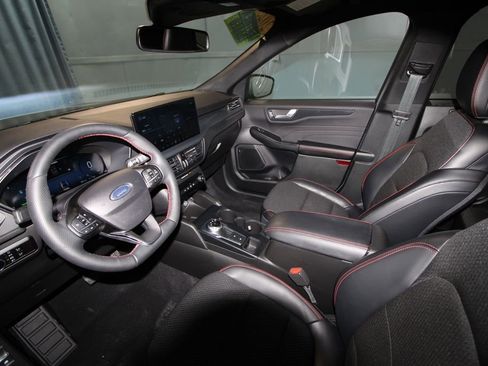 Used 2025 Ford Escape ST-Line Elite image 2