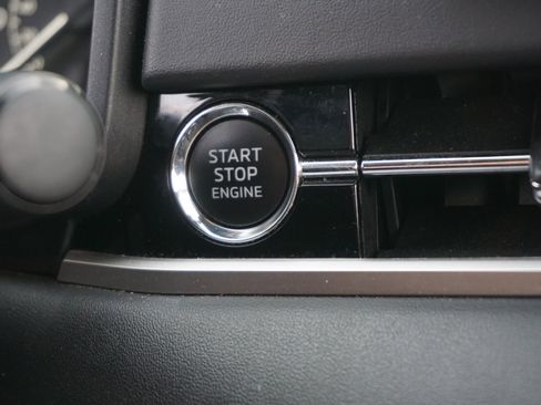 Used 2024 Mitsubishi Outlander SE image 12