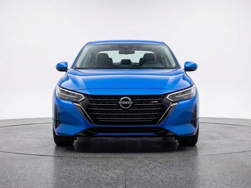 Used 2025 Nissan Sentra SV image 2