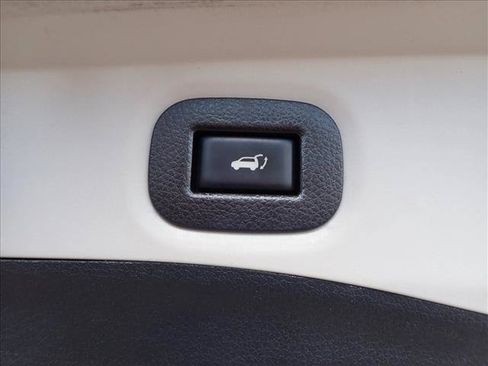 Used 2019 Nissan Rogue SL AWD/4WD image 9