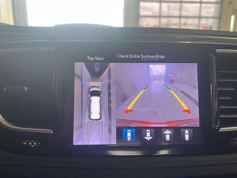 Used 2018 Chrysler Pacifica Limited w/ Tire & Wheel Group FWD image 22