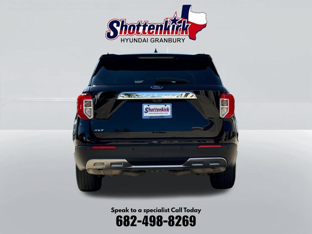 Used 2023 Ford Explorer XLT w/ Equipment Group 202A RWD image 7