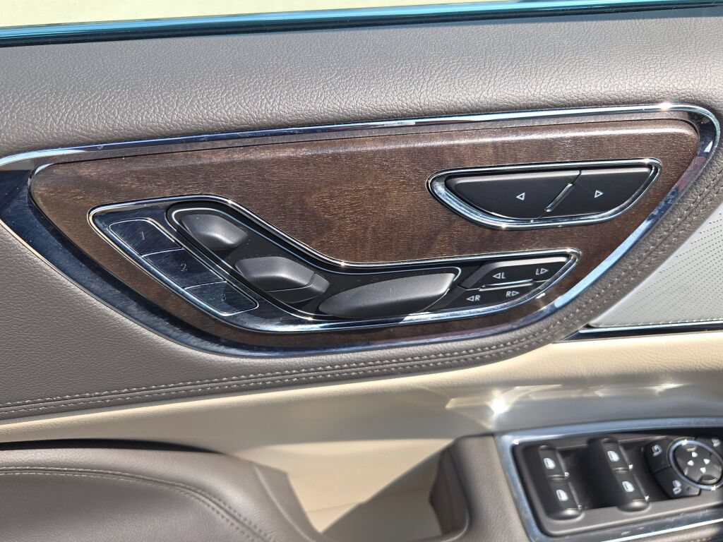 Used 2019 Lincoln Continental Reserve AWD/4WD image 22