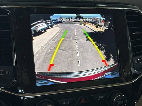 Used 2022 Jeep Grand Cherokee Laredo E RWD image 20