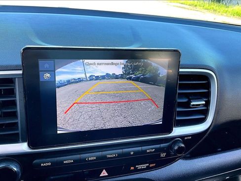 Used 2024 Hyundai Venue SE FWD image 21