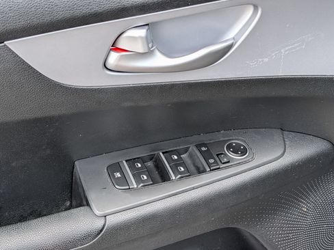 Used 2023 Kia Forte LXS FWD image 17
