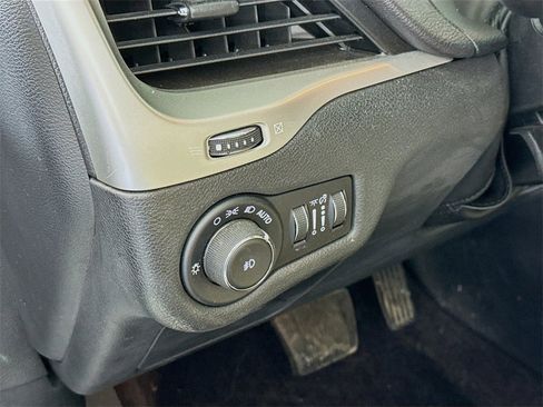 Used 2017 Jeep Cherokee Latitude w/ Safety/Convenience Group image 10