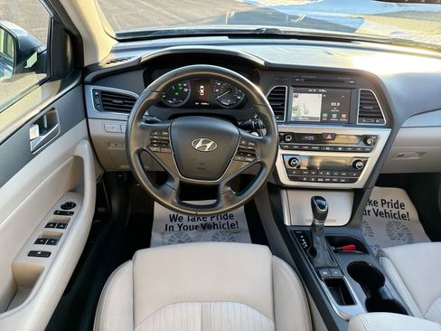 Used 2017 Hyundai Sonata Plug-In Hybrid image 15