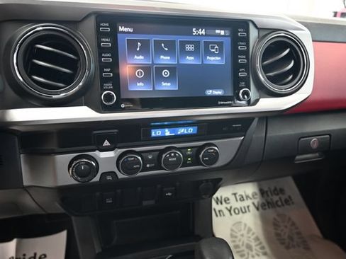 Used 2022 Toyota Tacoma SR5 AWD/4WD image 16