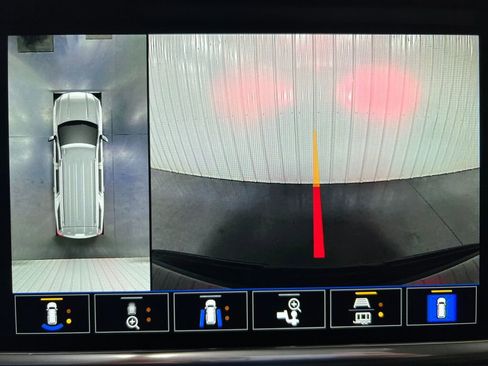 Used 2022 GMC Yukon Denali w/ Denali Premium Package image 10