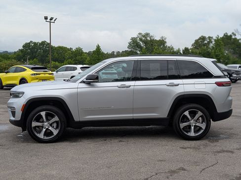 Used 2024 Jeep Grand Cherokee Limited w/ Luxury Tech Group II AWD/4WD image 6