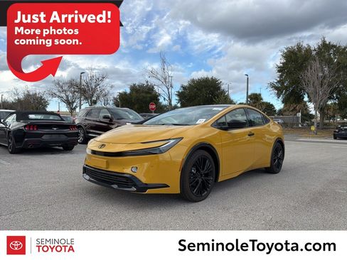 Used 2025 Toyota Prius XLE image 1