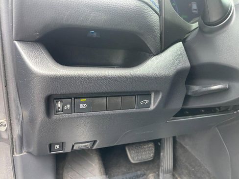 Used 2019 Toyota RAV4 XSE AWD/4WD image 12