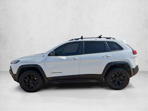 Used 2017 Jeep Cherokee Trailhawk image 8