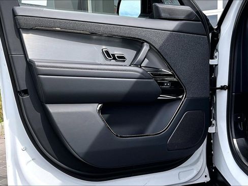 Used 2024 Land Rover Range Rover Sport Dynamic SE image 23