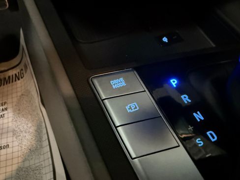 Certified 2025 Hyundai Elantra Sport image 37