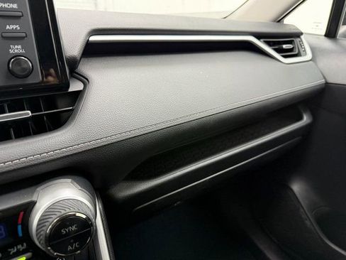 Used 2022 Toyota RAV4 XLE Premium image 24