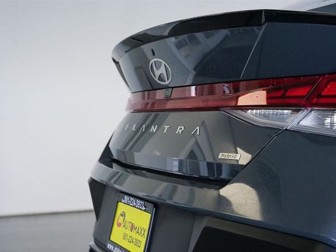 Used 2025 Hyundai Elantra SEL image 11