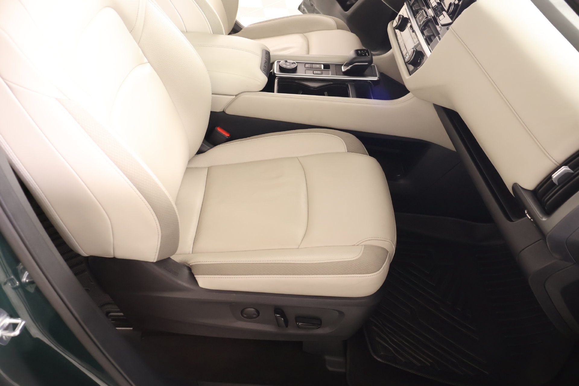 Used 2023 Nissan Pathfinder SL AWD/4WD image 14