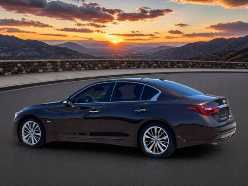 Used 2018 INFINITI Q50 Luxe w/ Sensory Package (Luxe) RWD image 4
