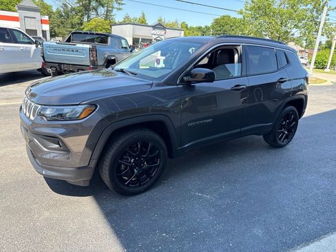 Used 2022 Jeep Compass Latitude AWD/4WD image 8