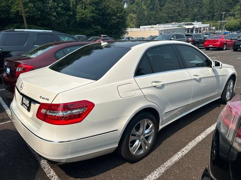 Used 2010 Mercedes-Benz E 350 4MATIC Sedan image 5