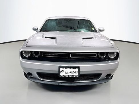 Used 2016 Dodge Challenger SXT RWD image 2
