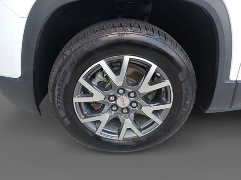 Used 2023 GMC Acadia SLT image 28