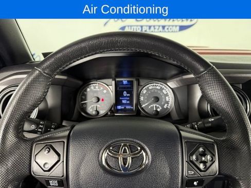Used 2018 Toyota Tacoma TRD Sport AWD/4WD image 12