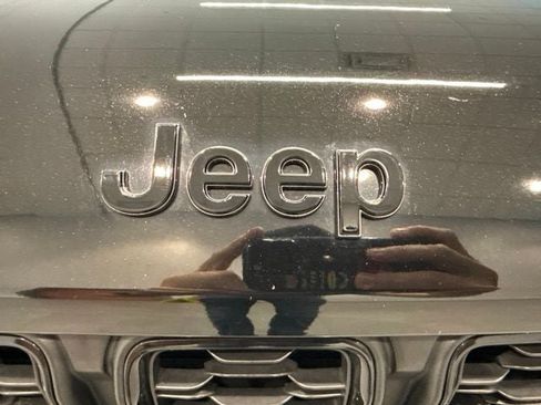 Used 2023 Jeep Grand Cherokee Limited w/ Black Appearance Package AWD/4WD image 15