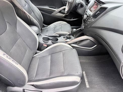 Used 2016 Hyundai Veloster Turbo image 12