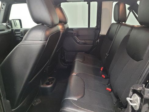Used 2017 Jeep Wrangler Unlimited Sahara AWD/4WD image 18