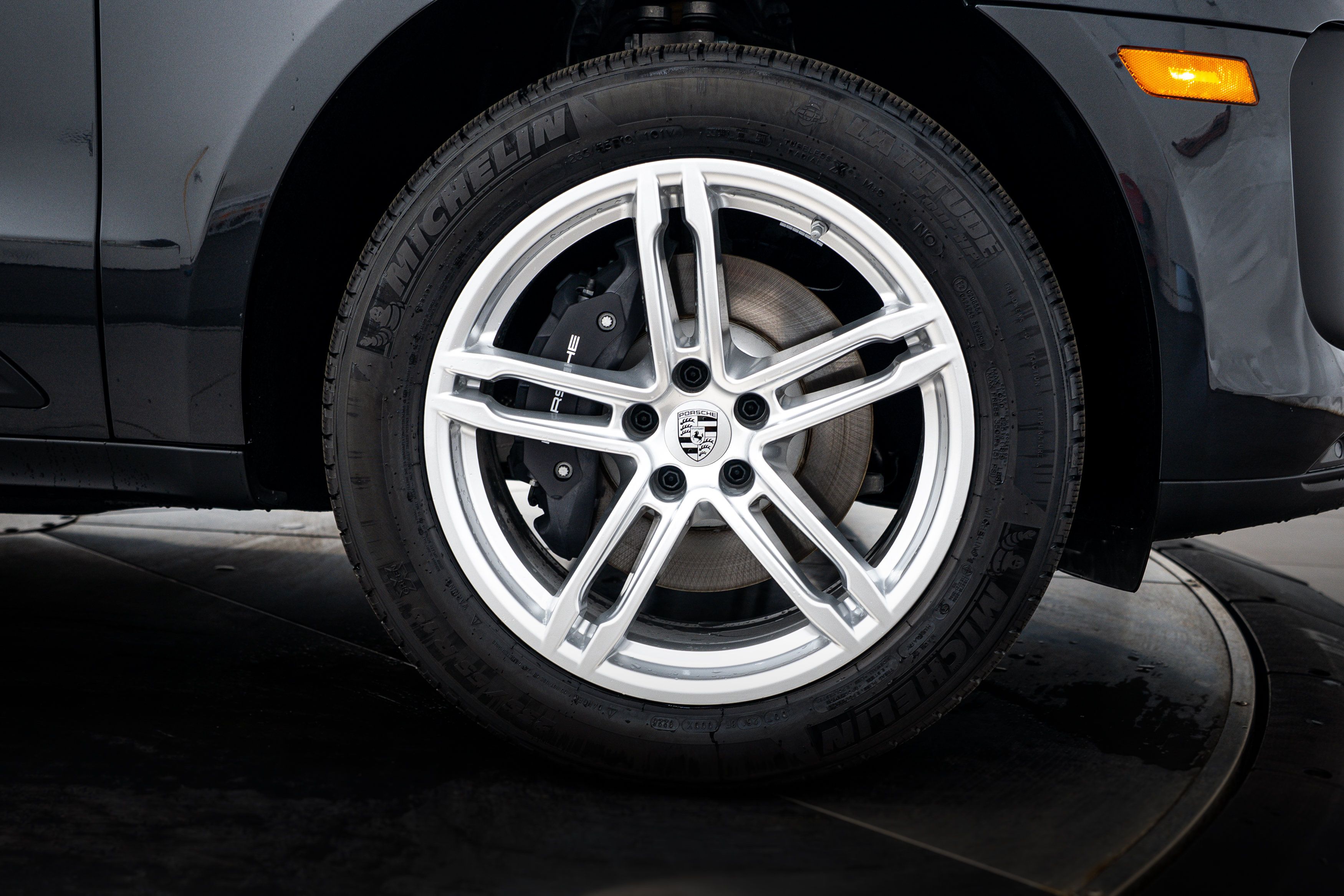 Certified 2026 Porsche Macan AWD/4WD image 11