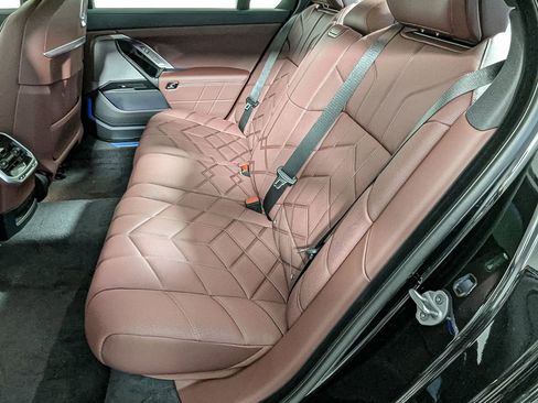 Used 2026 BMW i7 eDrive50 w/ M Sport Package image 38